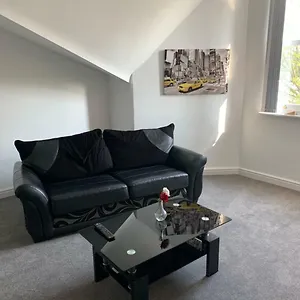 no-9-large-1-bed-near-sefton-park-and-lark-lane.hotelsin-chester.com/