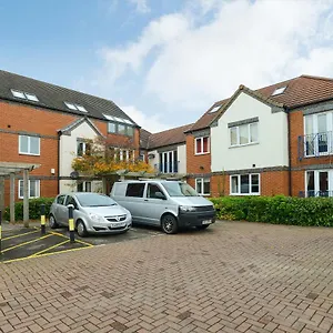 edwards-court-lovely-and-cosy-2bed-west-bridgford.hotelsin-nottingham.com/